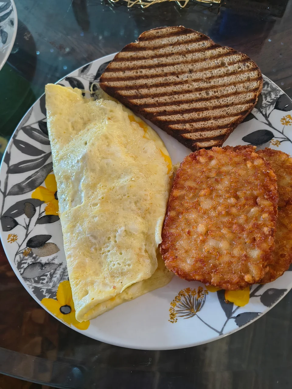 Cheese omelet with toast and hashbrown patties at the cafe